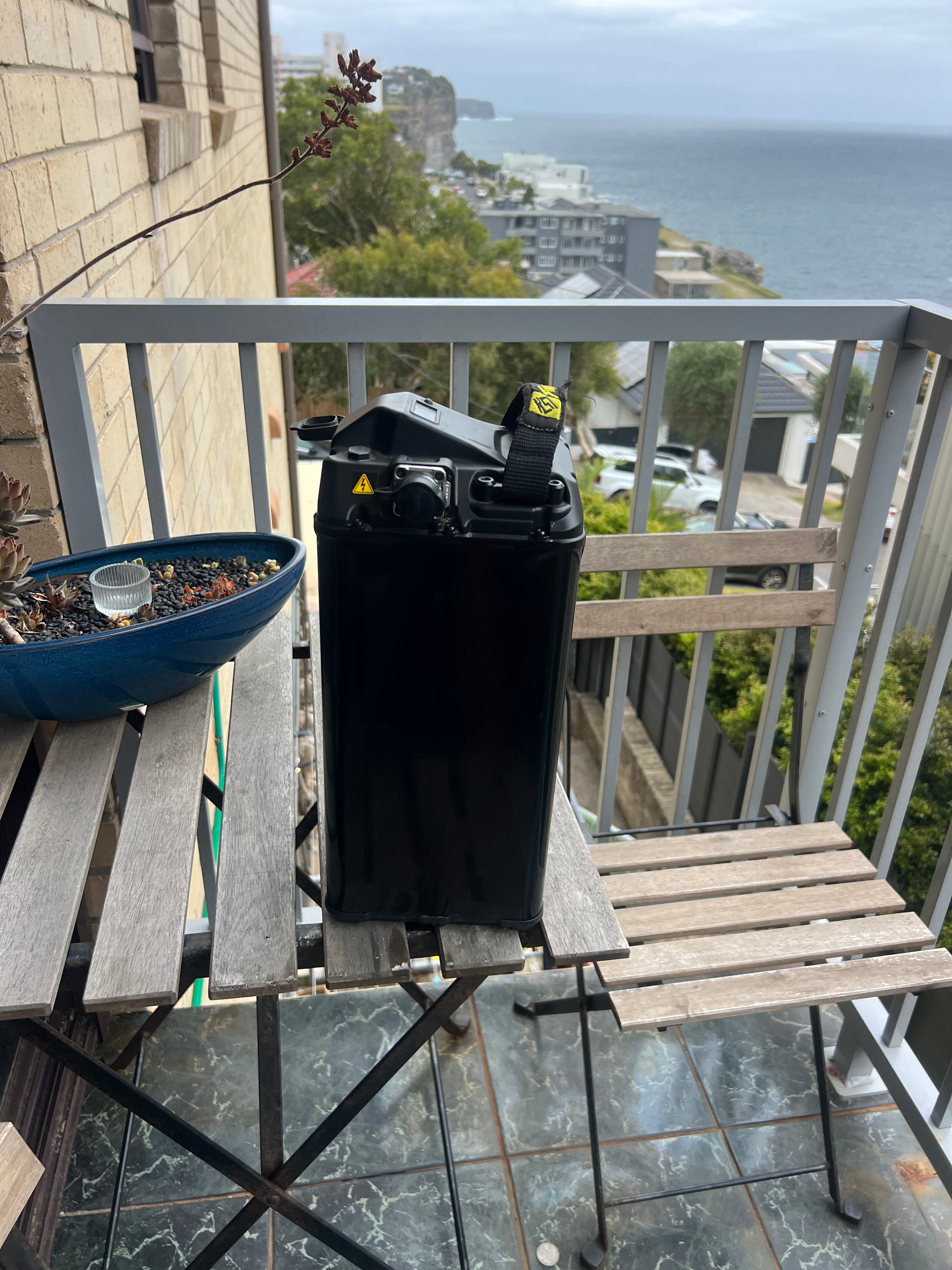 Invisible glossy black battery wrap