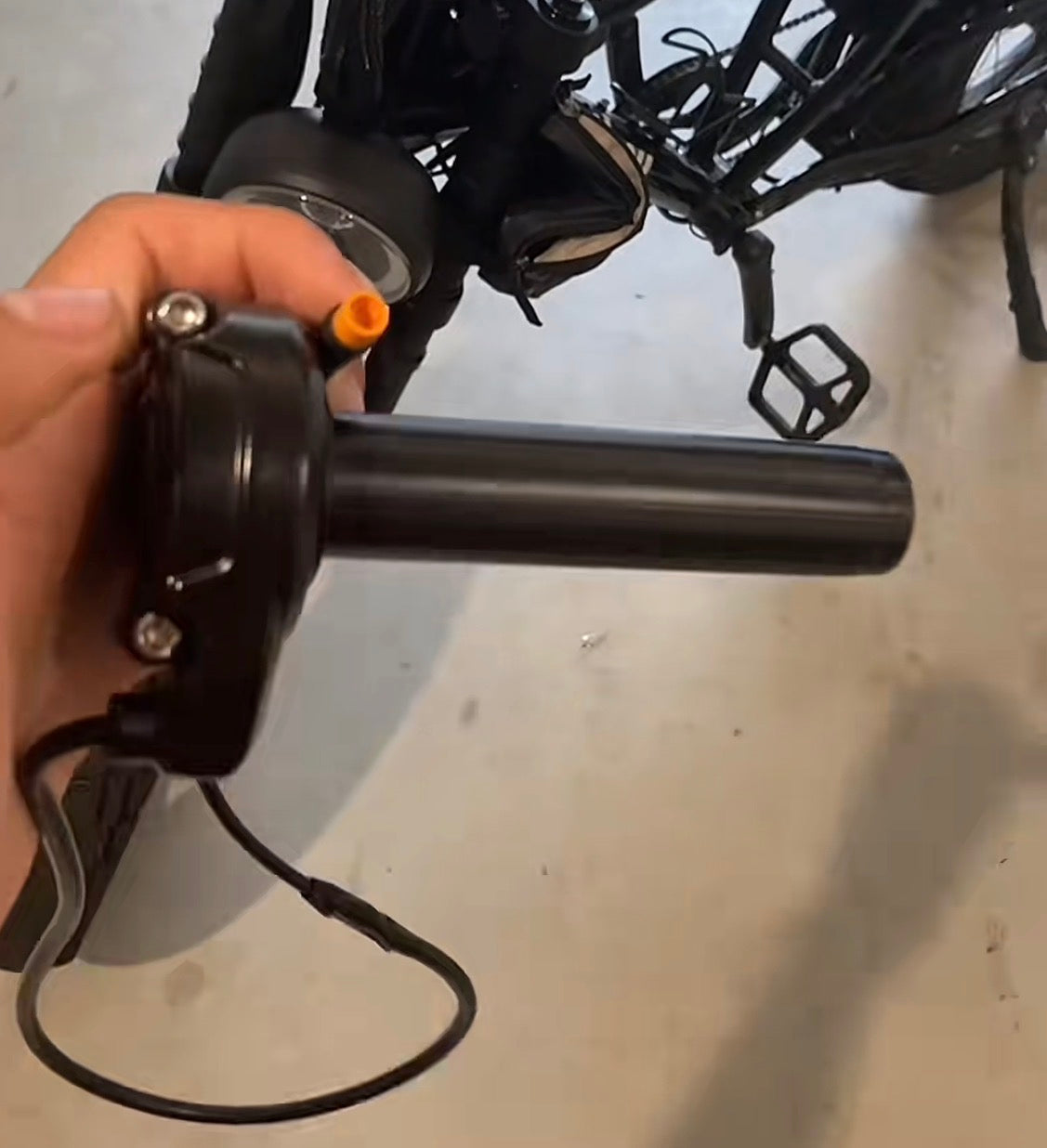 Surron throttle 3 pin connector